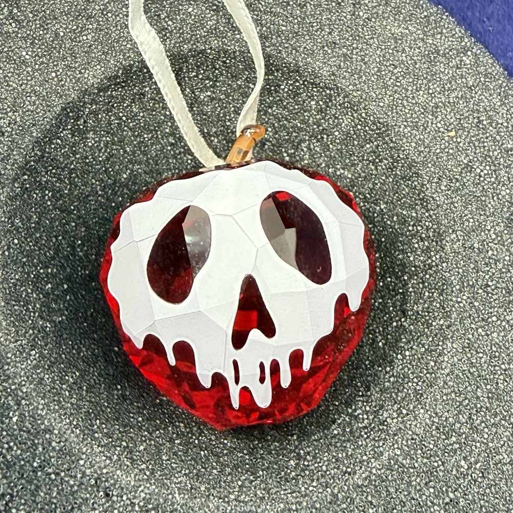Swarovski Crystal Poisoned Apple Ornament #5428576 Disney Brand - Picture 2 of 10
